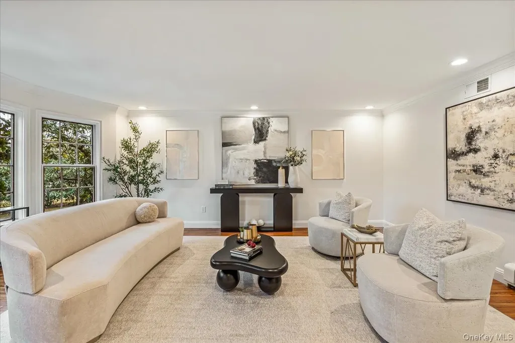 29 Winter Lane Dix Hills NY 11746