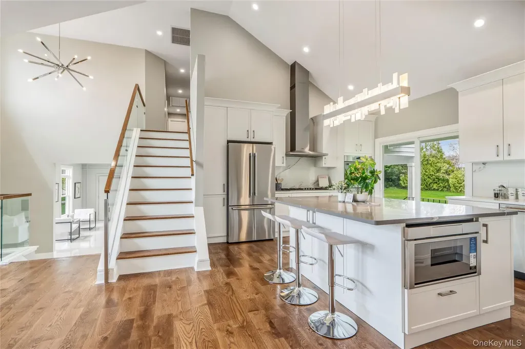 6 Adrienne Drive Old Bethpage NY 11804