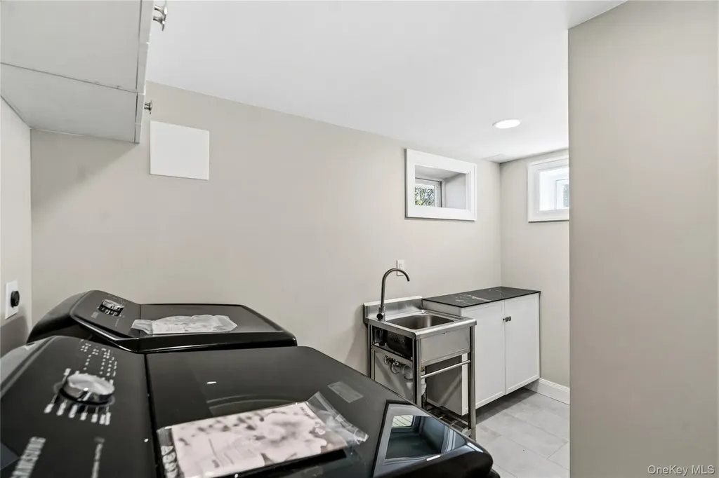 6 Adrienne Drive Old Bethpage NY 11804