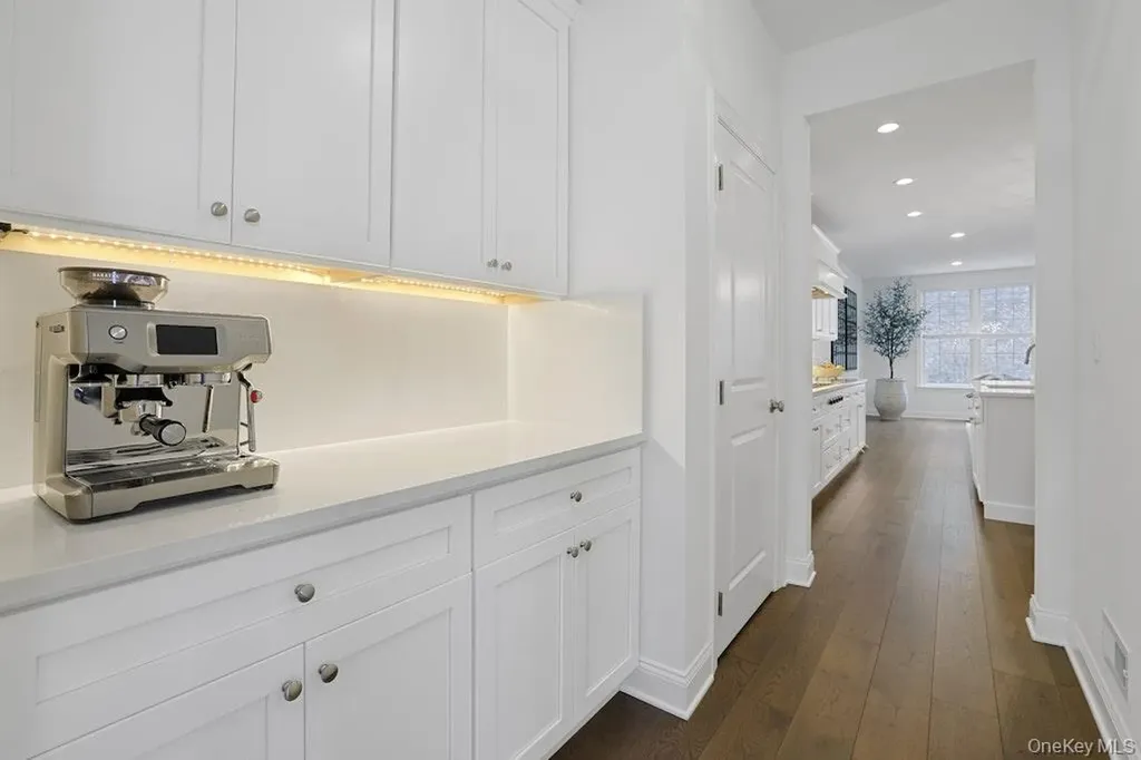 57 Dennis Lane Pleasantville NY 10570