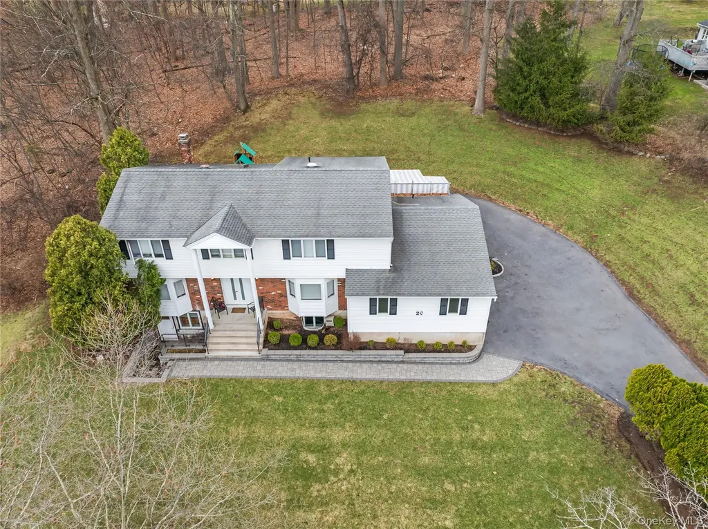 20 Algonquin Circle Airmont NY 10952