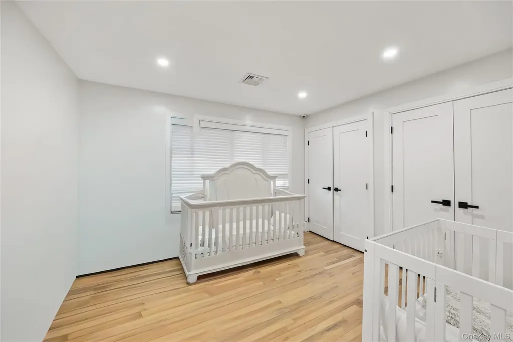 20 Algonquin Circle Airmont NY 10952