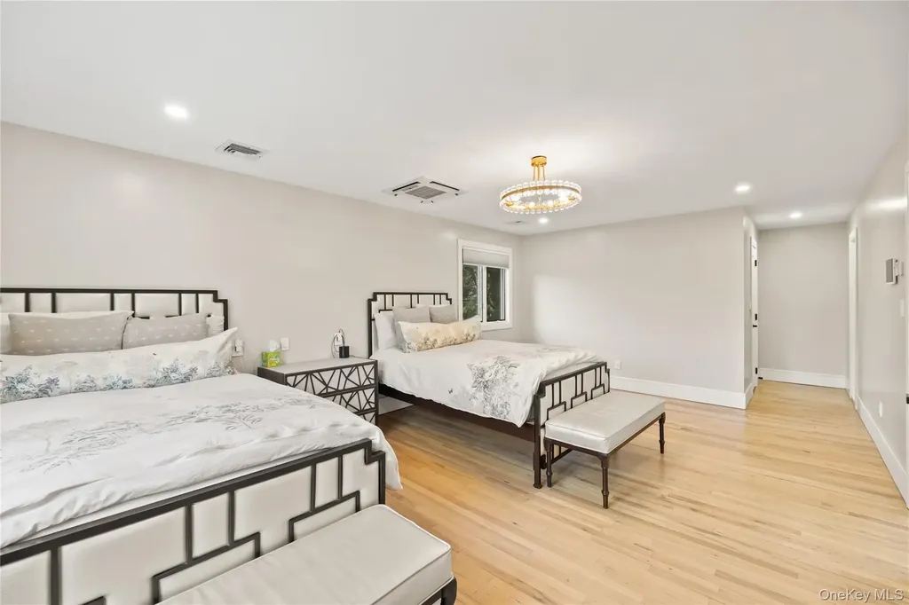 20 Algonquin Circle Airmont NY 10952
