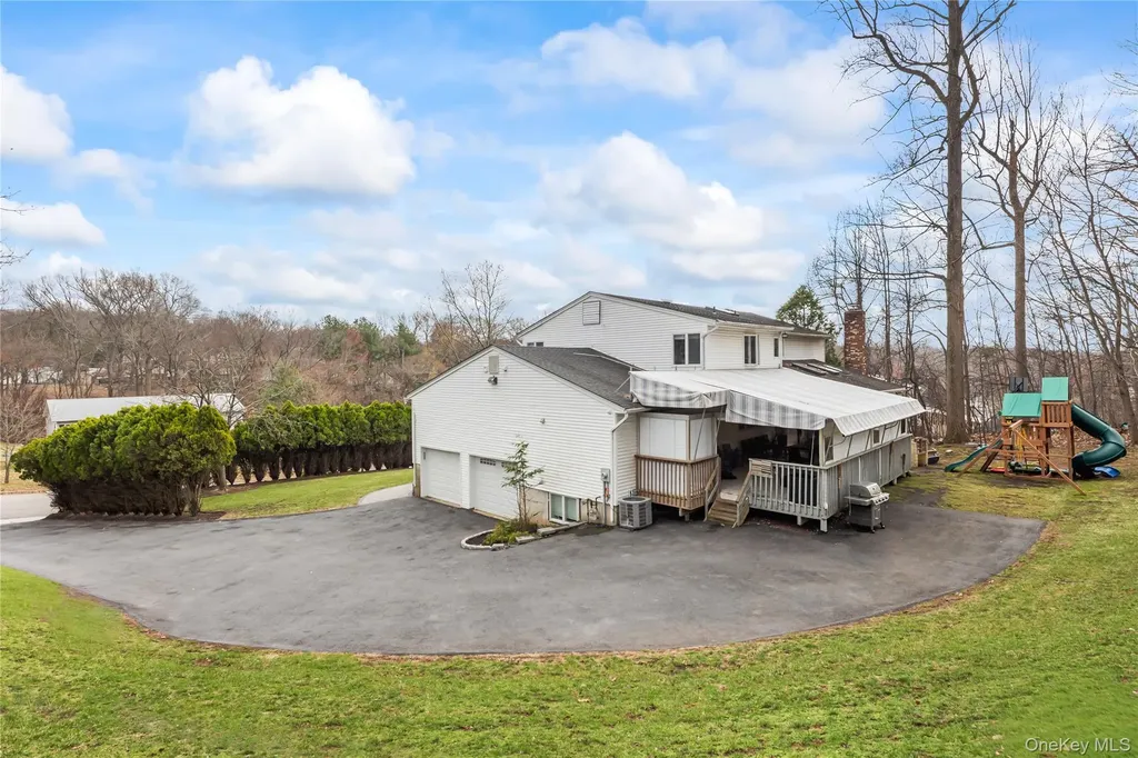 20 Algonquin Circle Airmont NY 10952