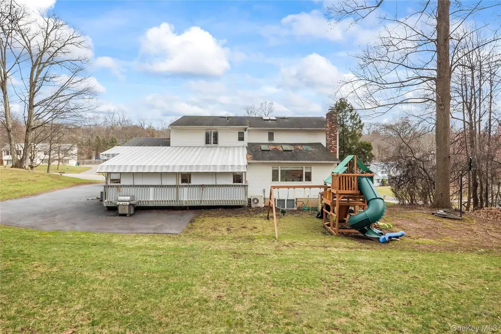 20 Algonquin Circle Airmont NY 10952