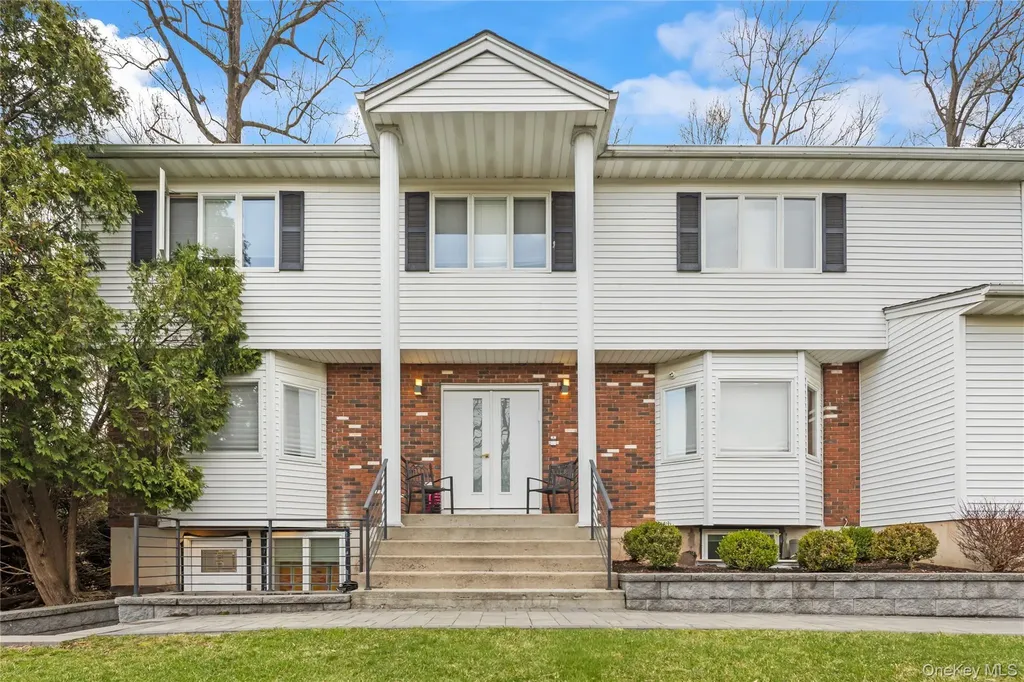 20 Algonquin Circle Airmont NY 10952
