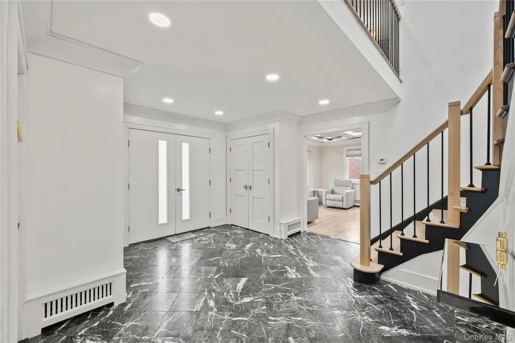 20 Algonquin Circle Airmont NY 10952