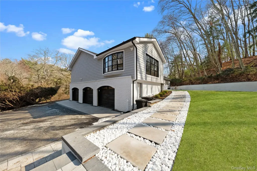 111 Mill River Road Upper Brookville NY 11771