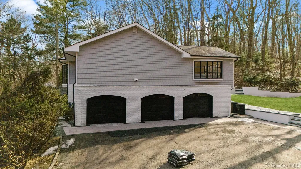 111 Mill River Road Upper Brookville NY 11771