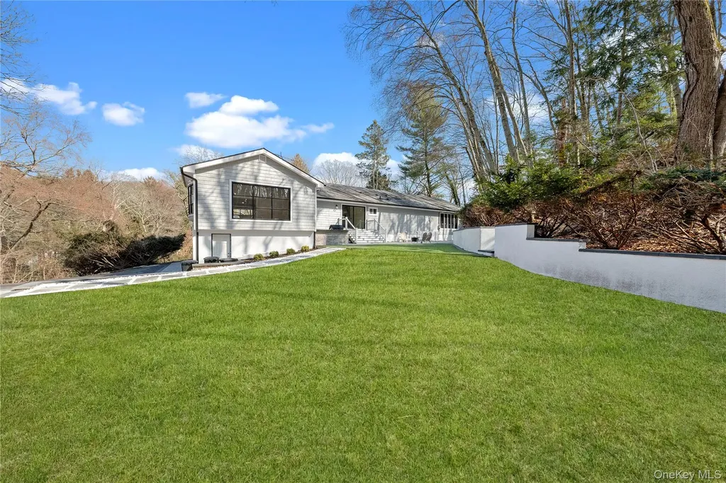 111 Mill River Road Upper Brookville NY 11771