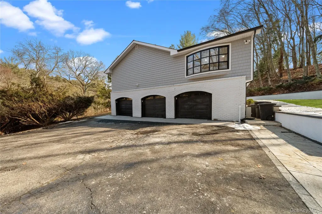 111 Mill River Road Upper Brookville NY 11771