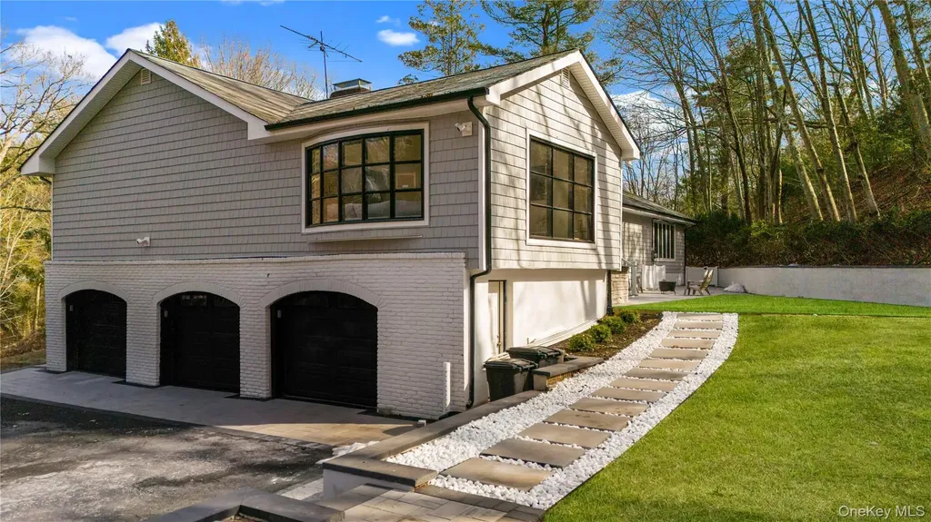 111 Mill River Road Upper Brookville NY 11771
