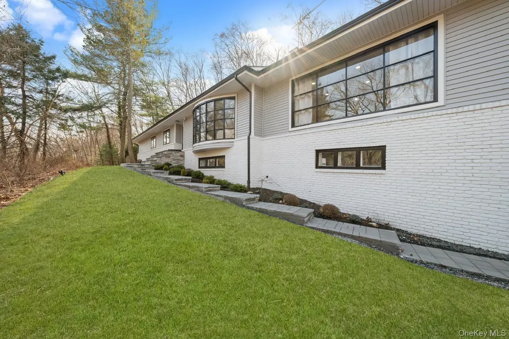 111 Mill River Road Upper Brookville NY 11771