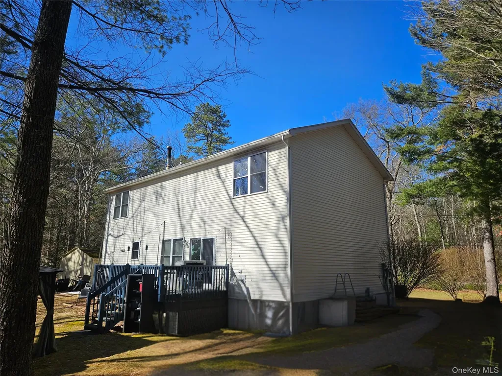 65 W Peenpack Trail Sparrowbush NY 12780