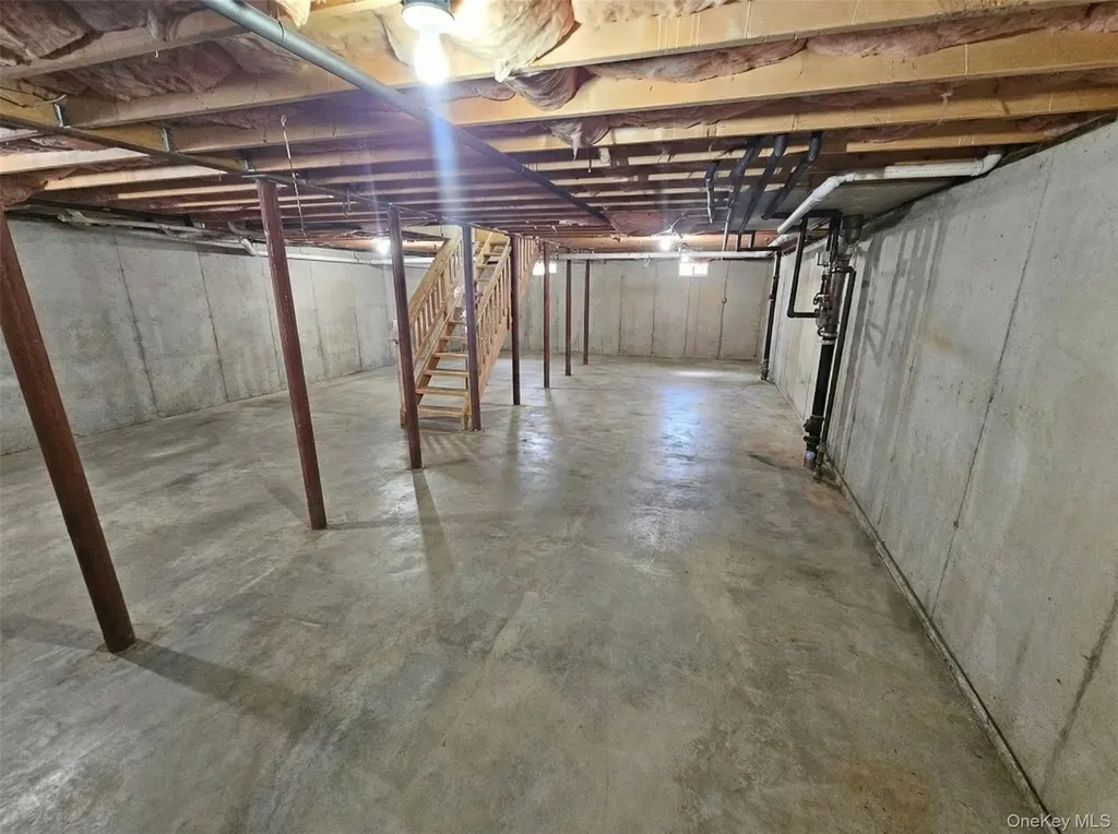 65 W Peenpack Trail Sparrowbush NY 12780