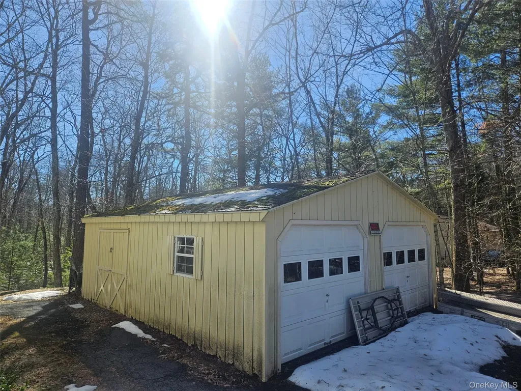 65 W Peenpack Trail Sparrowbush NY 12780