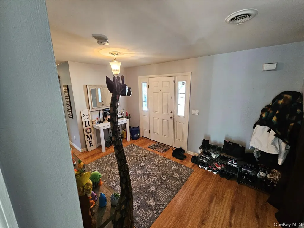 65 W Peenpack Trail Sparrowbush NY 12780
