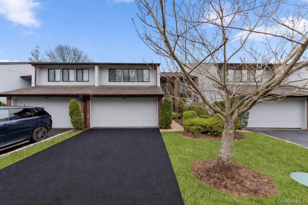124 Foxwood Drive Jericho NY 11753