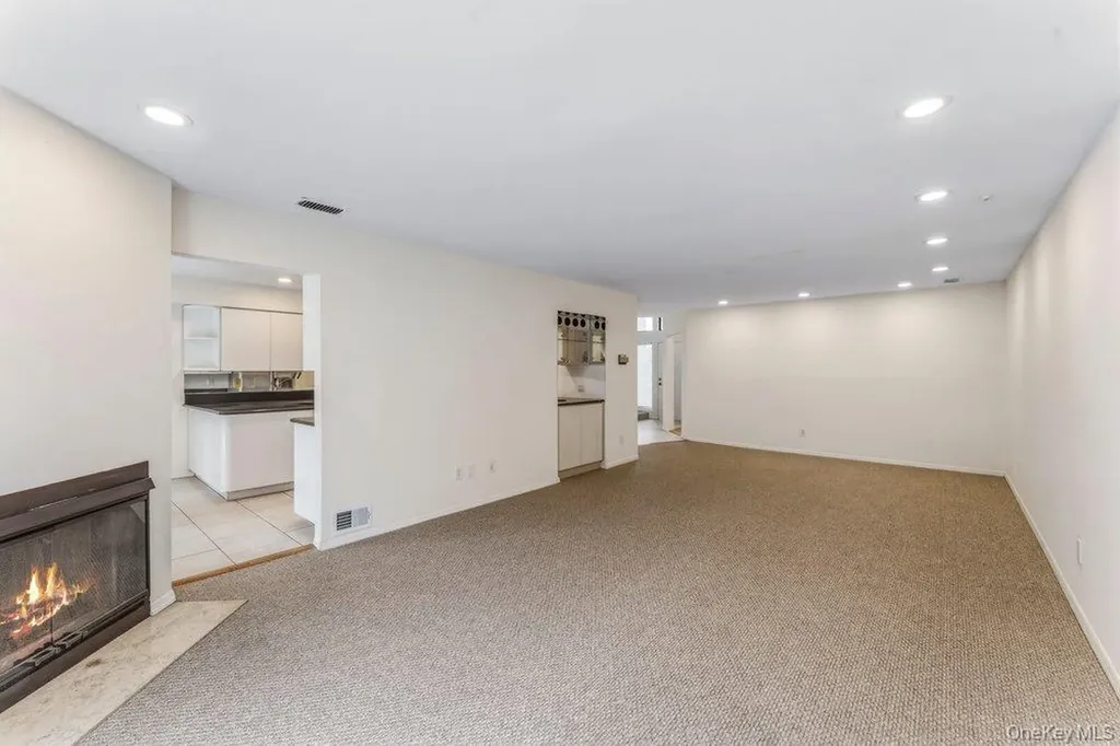 124 Foxwood Drive Jericho NY 11753