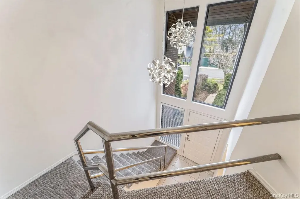 124 Foxwood Drive Jericho NY 11753