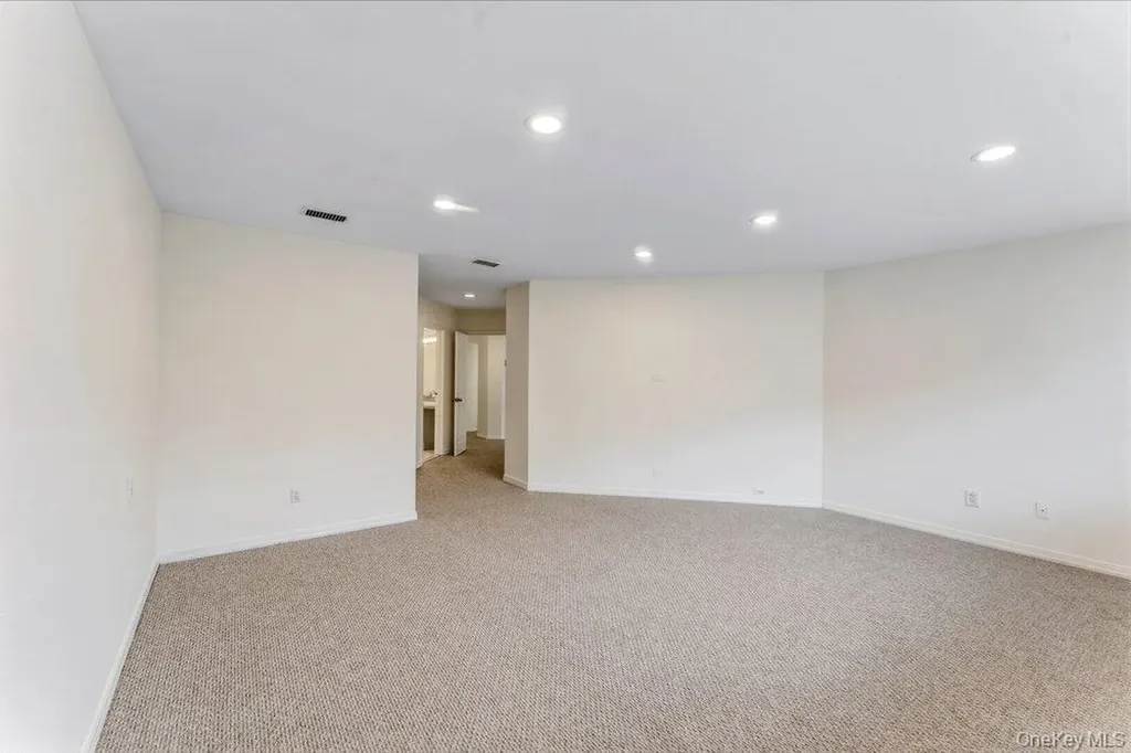 124 Foxwood Drive Jericho NY 11753