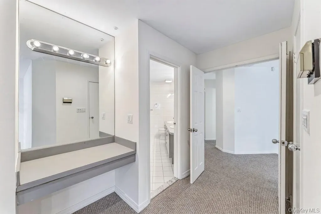 124 Foxwood Drive Jericho NY 11753
