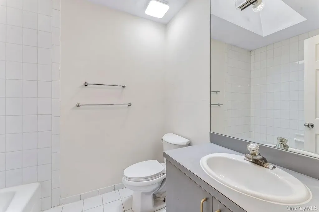 124 Foxwood Drive Jericho NY 11753