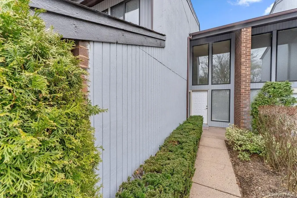 124 Foxwood Drive Jericho NY 11753