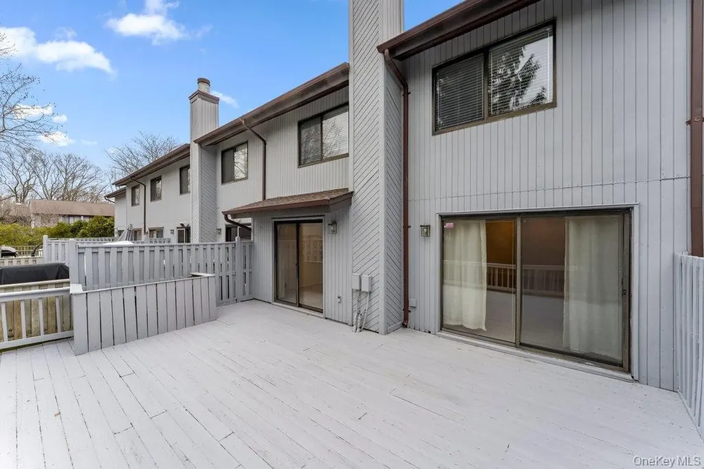 124 Foxwood Drive Jericho NY 11753