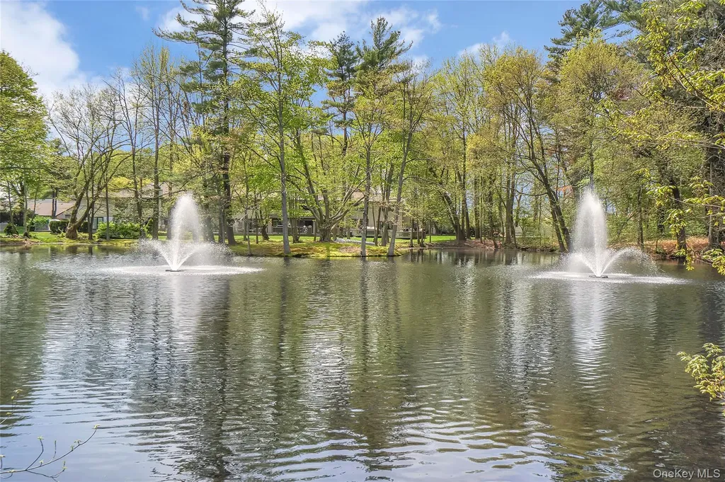 124 Foxwood Drive Jericho NY 11753