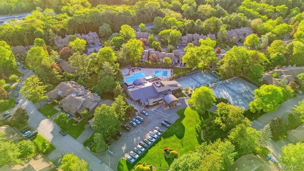 124 Foxwood Drive Jericho NY 11753