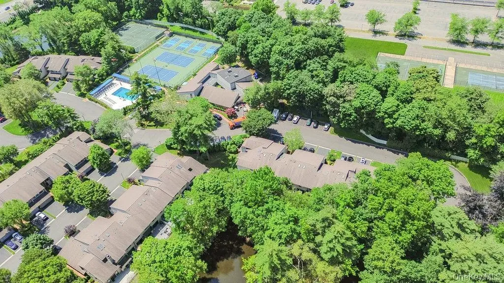 124 Foxwood Drive Jericho NY 11753