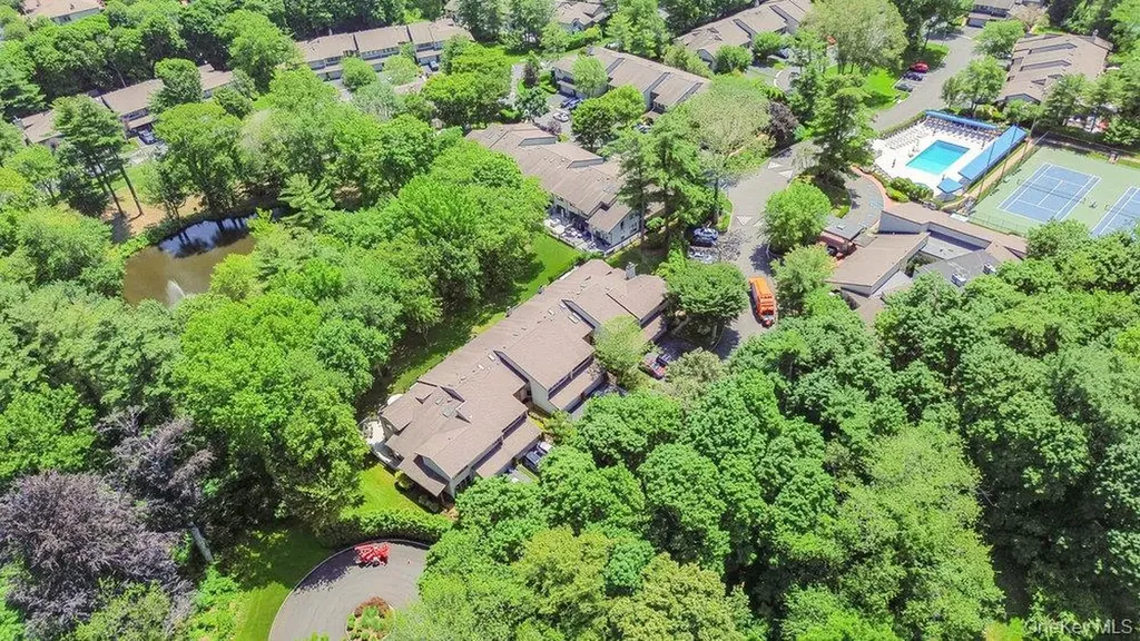 124 Foxwood Drive Jericho NY 11753