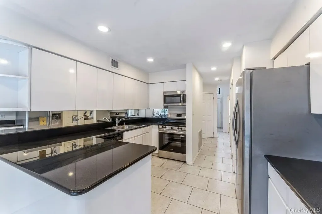 124 Foxwood Drive Jericho NY 11753