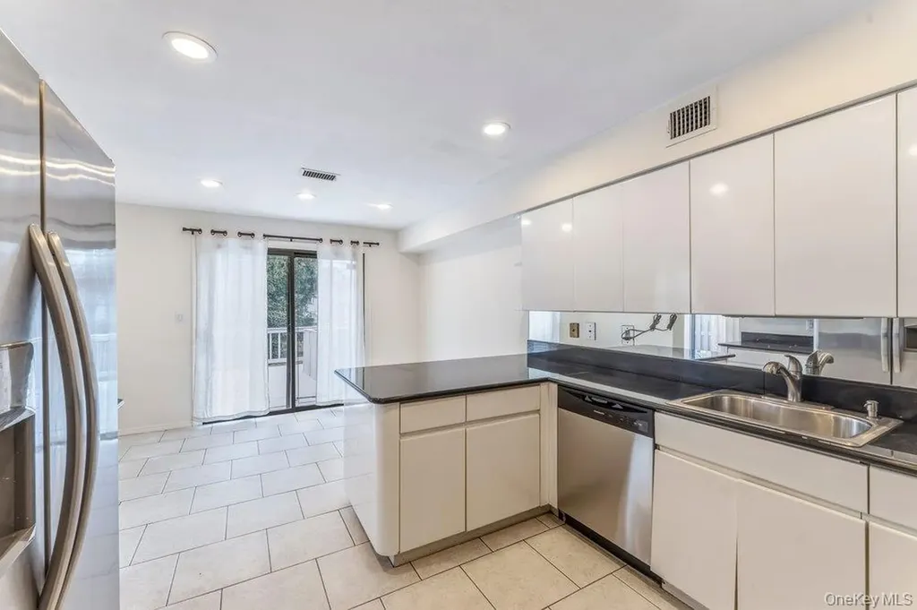 124 Foxwood Drive Jericho NY 11753