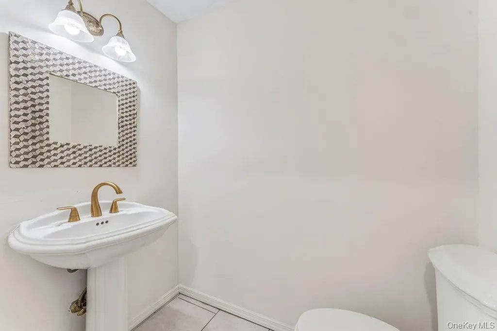 124 Foxwood Drive Jericho NY 11753