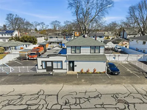 150 N Delaware Avenue Lindenhurst NY 11757