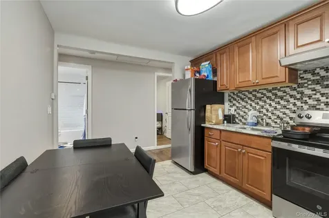 150 N Delaware Avenue Lindenhurst NY 11757