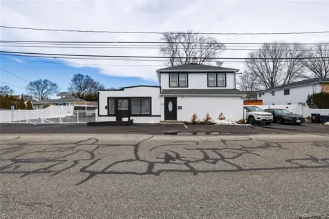 150 N Delaware Avenue Lindenhurst NY 11757
