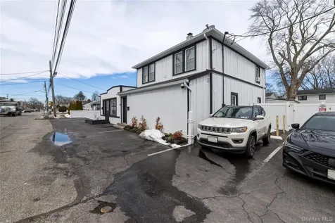 150 N Delaware Avenue Lindenhurst NY 11757