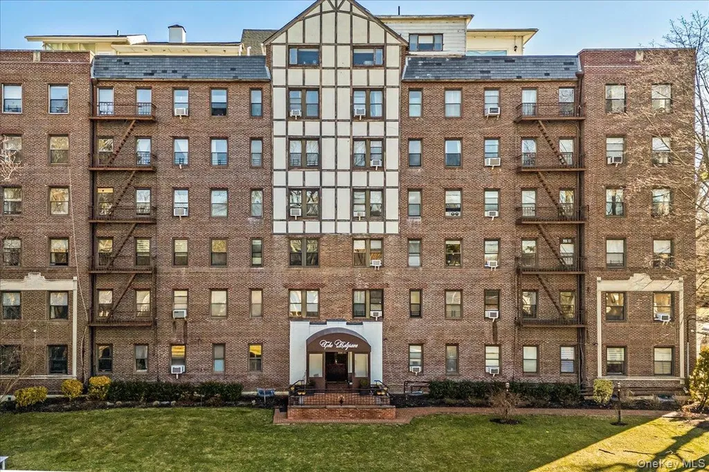 37 Brompton Road Great Neck NY 11021