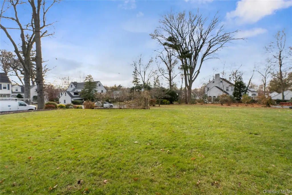 37 Brompton Road Great Neck NY 11021