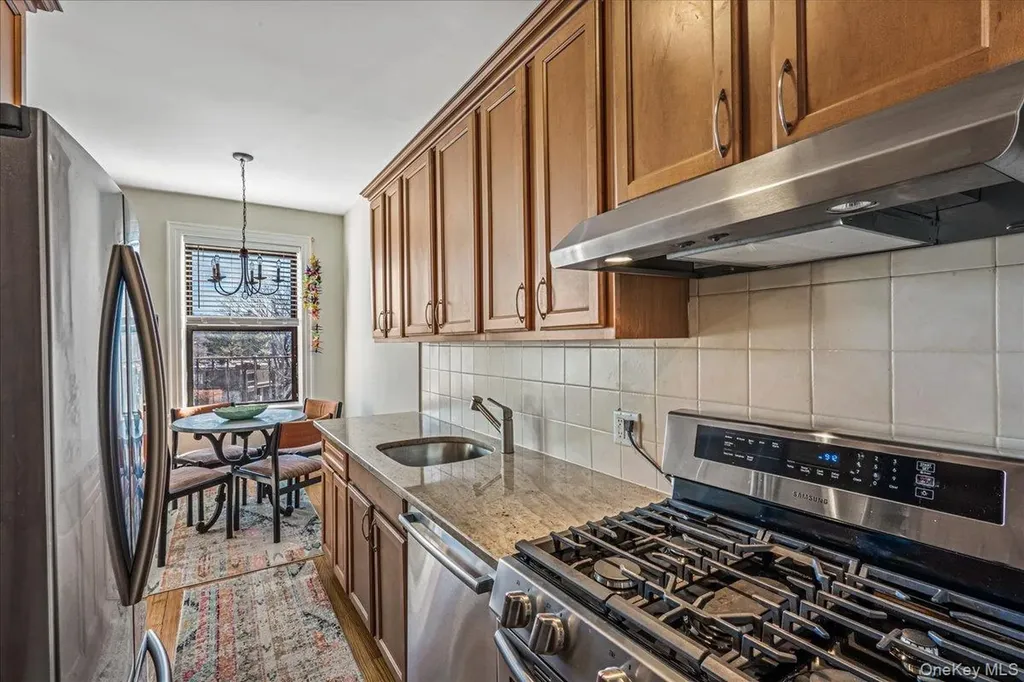 37 Brompton Road Great Neck NY 11021