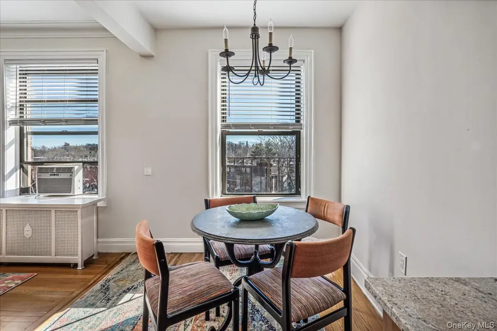 37 Brompton Road Great Neck NY 11021