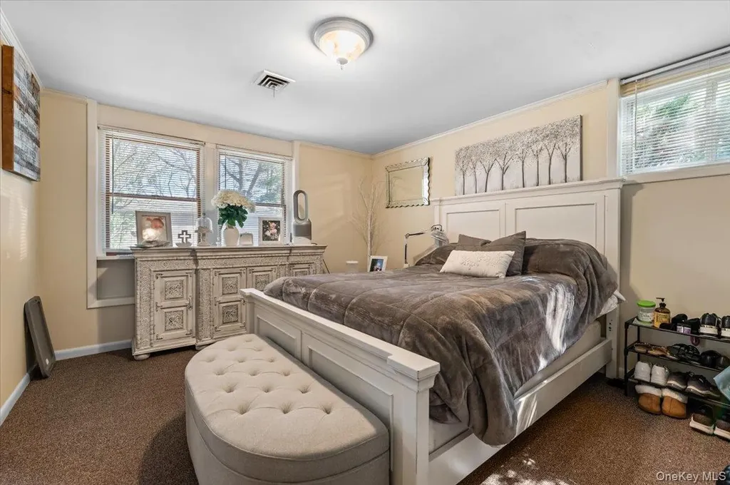 41 Lakeside Drive Centerport NY 11721