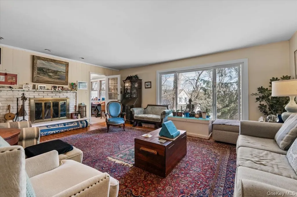 41 Lakeside Drive Centerport NY 11721
