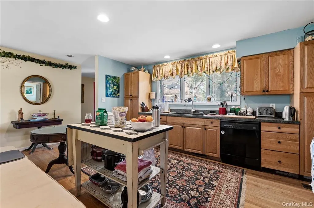 41 Lakeside Drive Centerport NY 11721