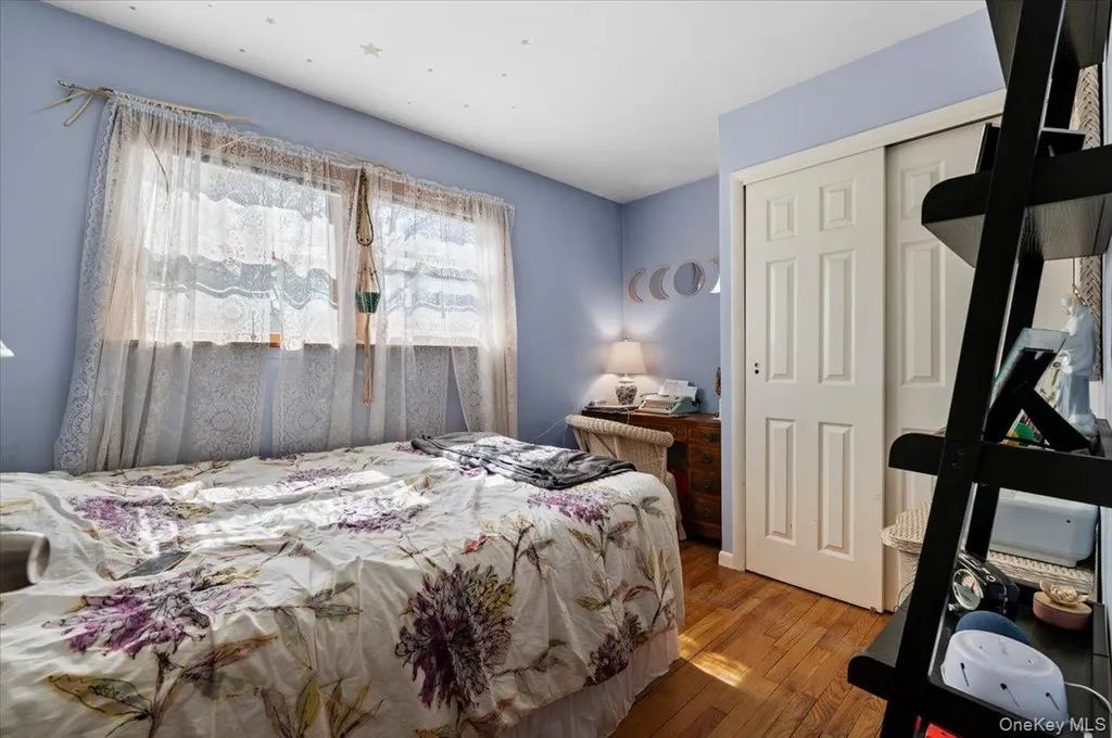 41 Lakeside Drive Centerport NY 11721