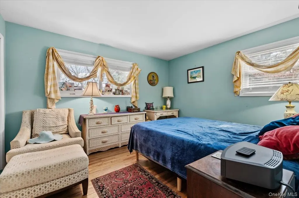 41 Lakeside Drive Centerport NY 11721