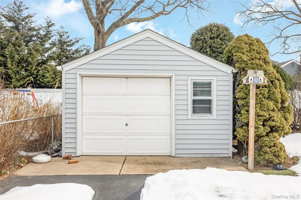 2477 Freeport Street Wantagh NY 11793